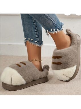 New Soft Fuzzy Gray and White Furry Cat Paw Slippers